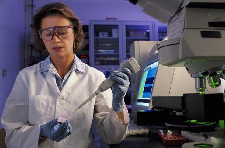 Image of Laurie Locascio working in a lab at NIST
